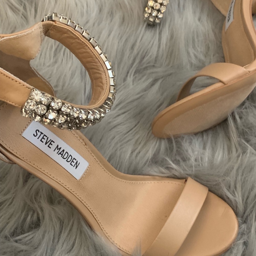 NWOT Steve Madden tan heels